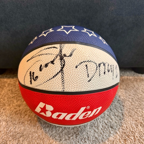 Signed Harlem Globetrotters Baden Basketball With 5 Signatures - Picture 5 of 7